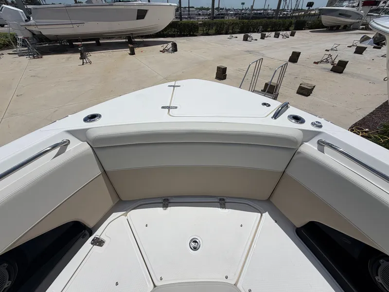 Slide: The Image of Boston Whaler 280 Vantage 2027 - 41