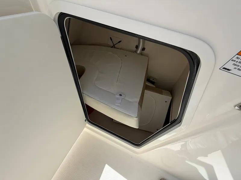 Slide: The Image of Boston Whaler 280 Vantage 2027 - 39