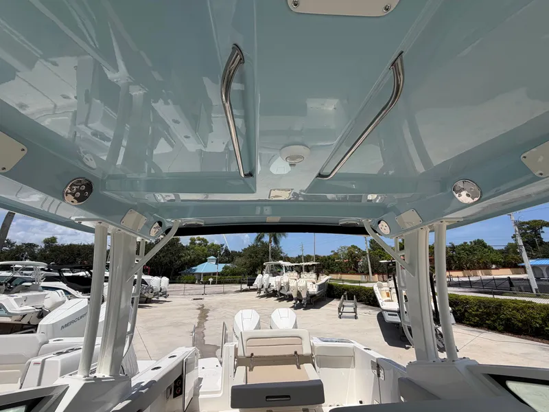 Slide: The Image of Boston Whaler 280 Vantage 2027 - 34