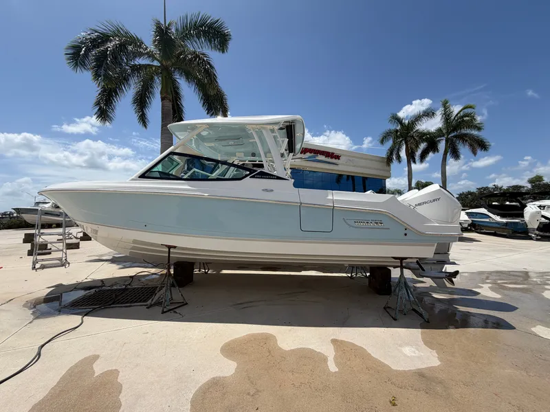 Slide: The Image of Boston Whaler 280 Vantage 2027 - 8