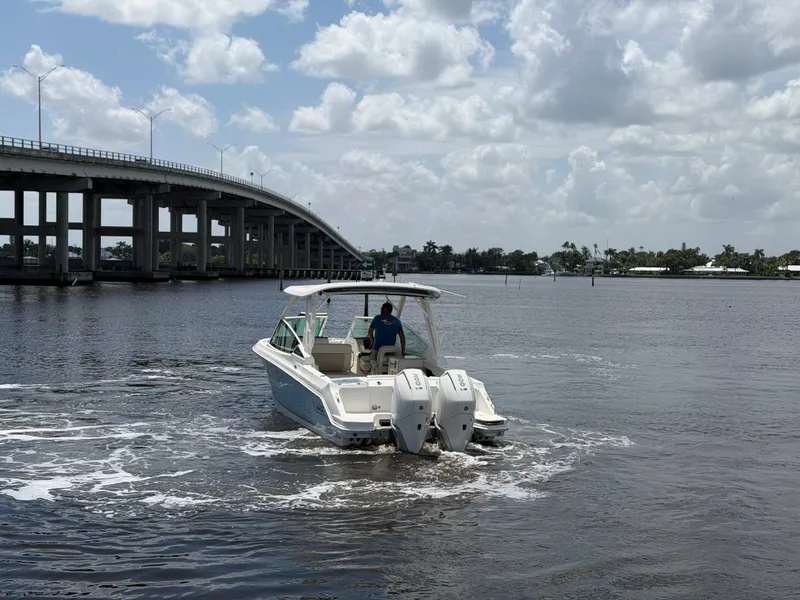 Slide: The Image of Boston Whaler 280 Vantage 2027 - 4