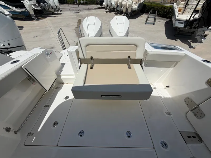 Slide: The Image of Boston Whaler 280 Vantage 2027 - 19