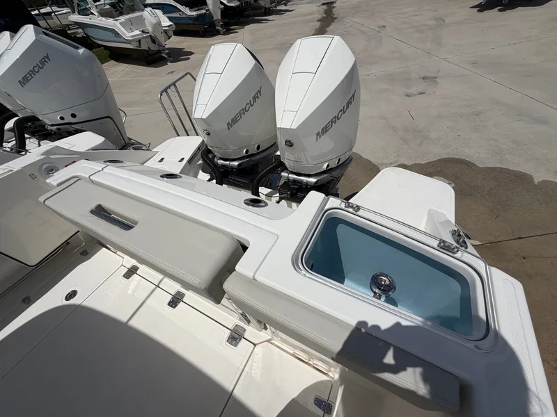 Slide: The Image of Boston Whaler 280 Vantage 2027 - 44