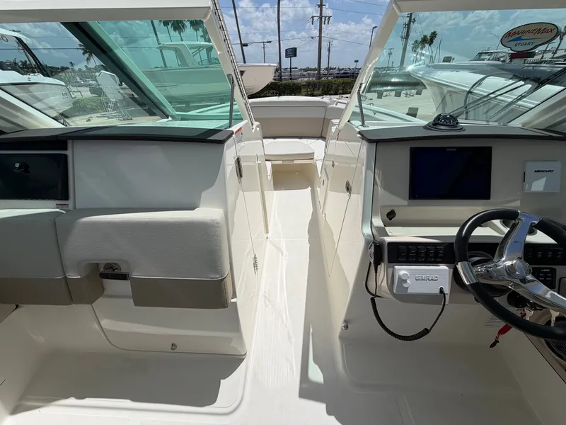 Slide: The Image of Boston Whaler 280 Vantage 2027 - 28