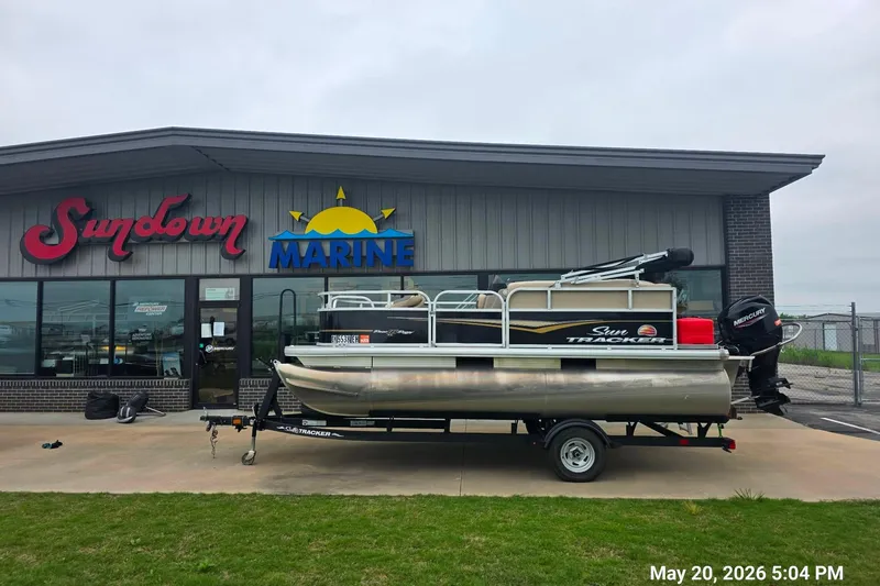 The Image of 2021 Sun Tracker Bass Buggy 16 XL Select pontoon boat at Sundown Marine dealership. - 0