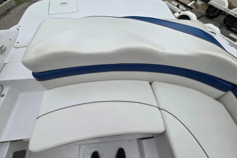 Slide: The Image of White and blue seating on a 2001 Four Winns 230 Horizon boat. - 24