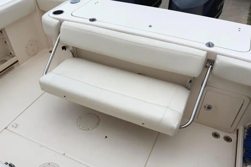 Slide: The Image of 2018 Grady-White Canyon 306 boat with foldable white bench seat. - 37