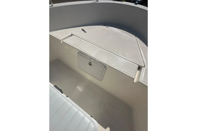 Slide: The Image of 2005 Sea Hunt Triton 186 boat interior with storage compartment. - 15