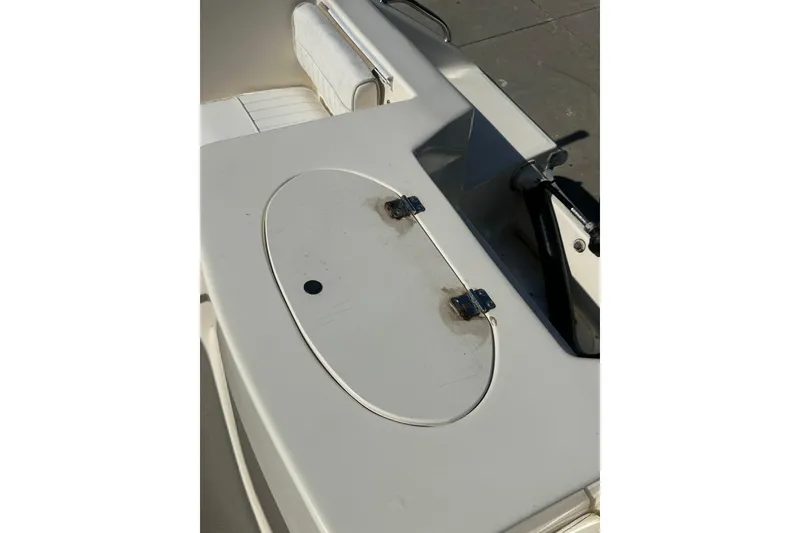 Slide: The Image of 2005 Sea Hunt Triton 186 boat deck with storage compartment and hinges. - 21