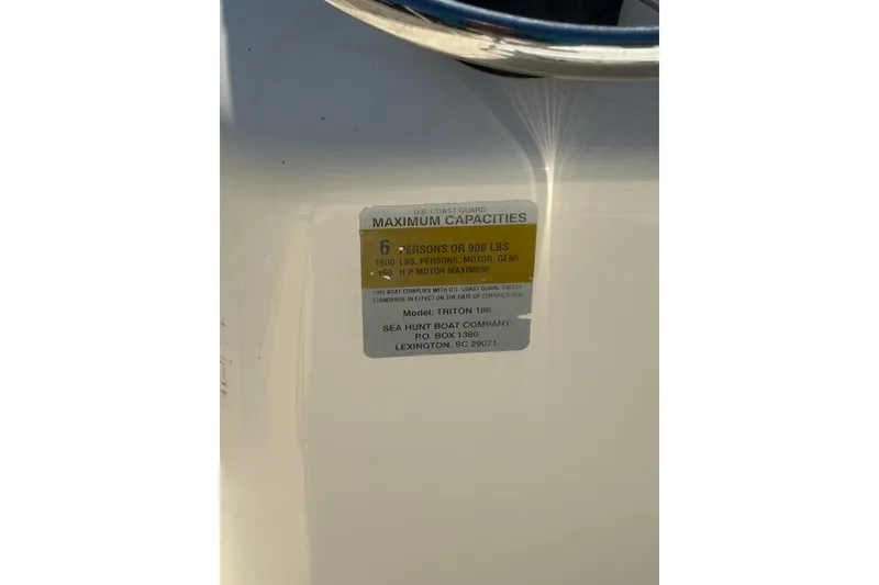 Slide: The Image of 2005 Sea Hunt Triton 186 capacity label, 6 persons or 900 lbs, 150 HP maximum. - 24