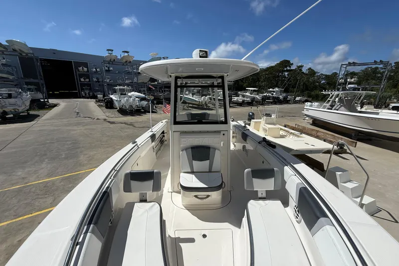 Slide: The Image of Robalo R272 Center Console 2021 - 3
