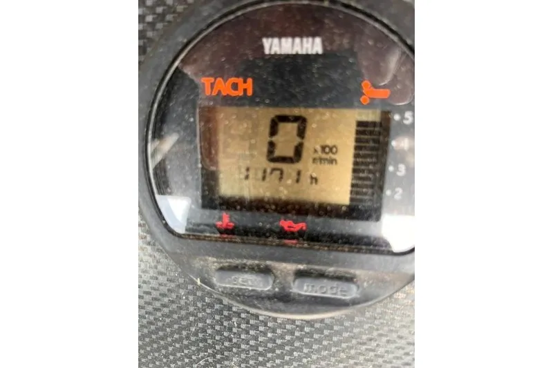 Slide: The Image of Yamaha tachometer displaying 171.1 hours on a 2002 Grady-White Gulfstream 232 boat. - 17