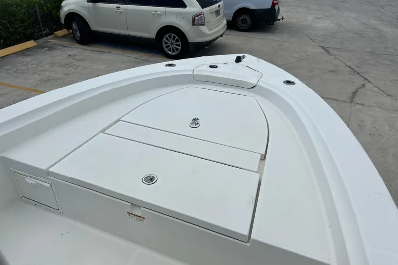 Slide: The Image of 2004 HYDRASPORT 20 boat deck in parking lot with cars in background. - 5