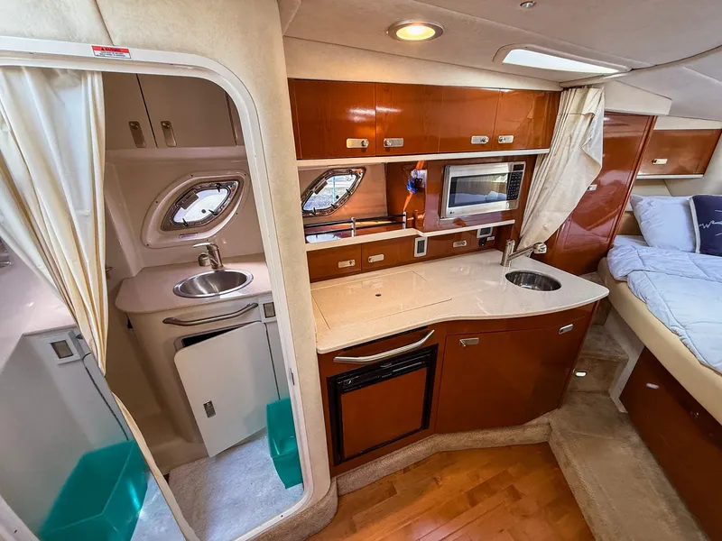Slide: The Image of Sea Ray Sundancer 330 2010 - 23