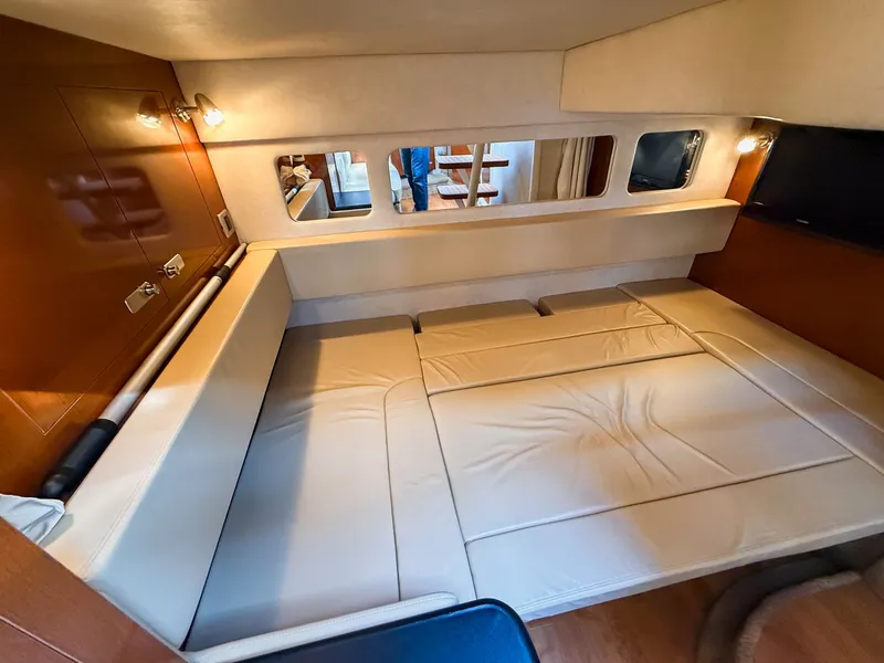 Slide: The Image of Sea Ray Sundancer 330 2010 - 29
