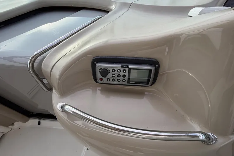 Slide: The Image of Control panel on a 2000 Sea Ray Sundancer 460 yacht, featuring a sleek beige design. - 18