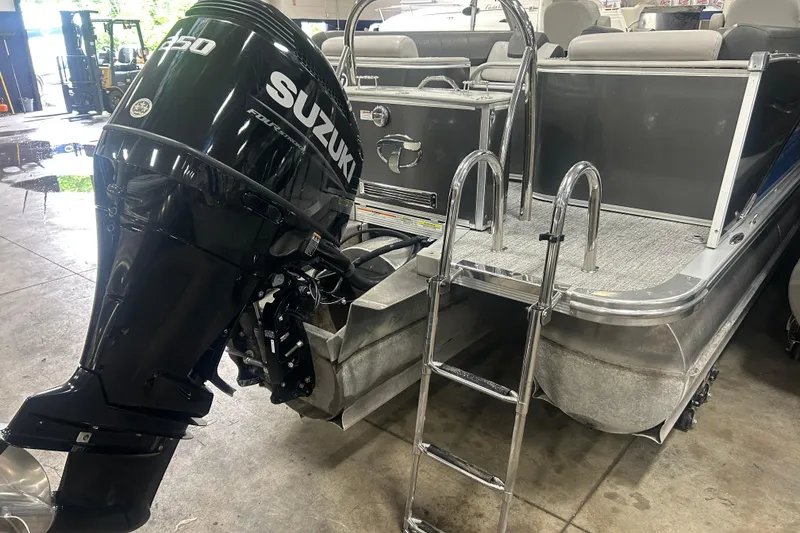 Slide: The Image of 2022 Tahoe Pontoon Cascade Quad Lounger with Suzuki outboard motor and boarding ladder. - 10