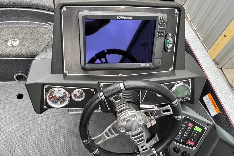Slide: The Image of 2019 Ranger Z521L boat dashboard with Lowrance HDS display and steering wheel. - 10