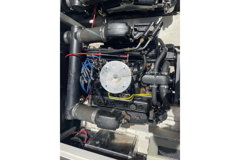 Slide: The Image of Engine of a 1997 Stamas 310 Express boat, detailed view. - 40