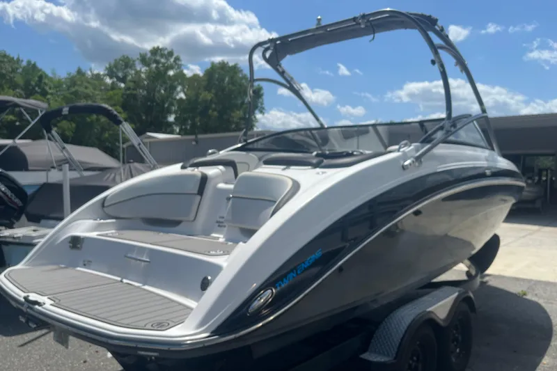 Slide: The Image of 2014 Yamaha Boats AR240 HO on trailer under blue sky. - 4