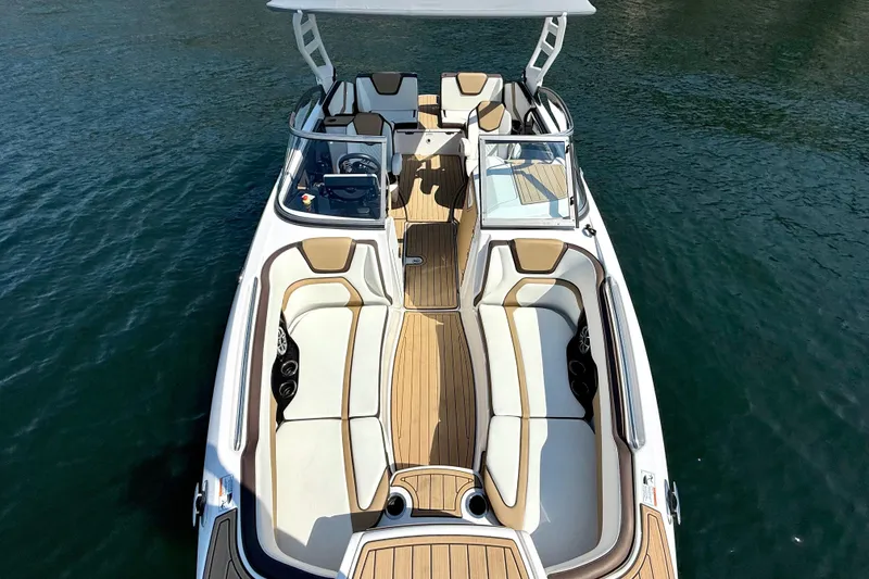 Slide: The Image of 2022 Yamaha Boats 252SD with spacious seating on calm water. - 14