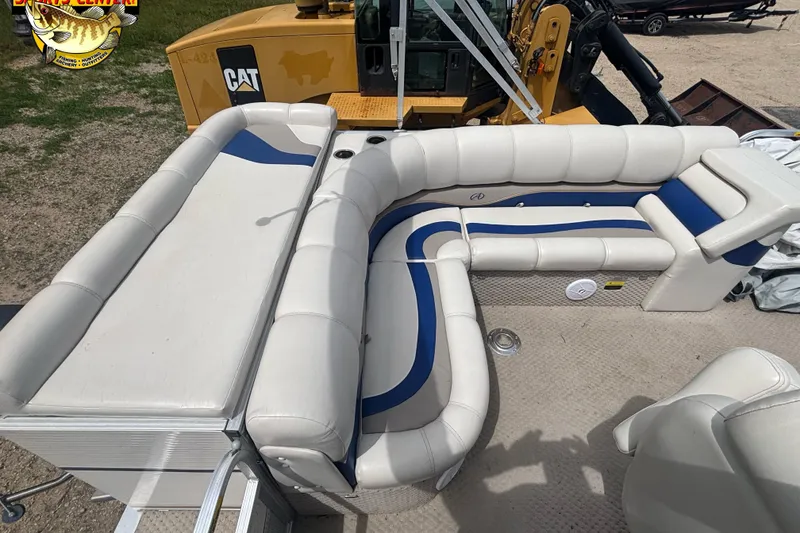 Slide: The Image of 2008 Avalon Paradise 20' pontoon boat interior with white and blue seating. - 9