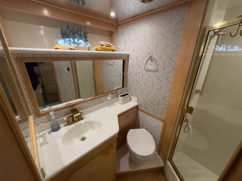 Slide: The Image of Luxurious bathroom in a 1999 Navigator 5300 model. - 14