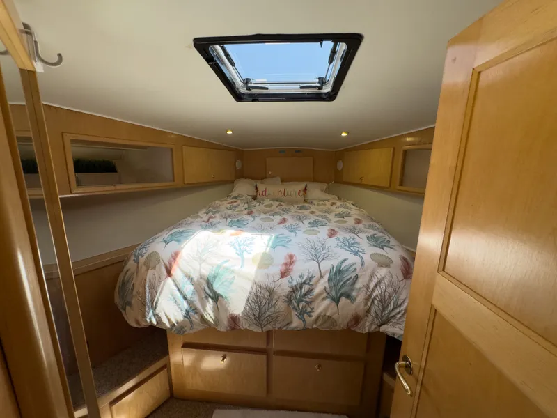Slide: The Image of Interior of a Navigator 5300 yacht, cozy bedroom with skylight. - 21