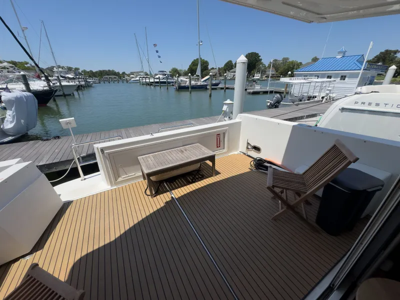 Slide: The Image of Deck of a 1999 Navigator 5300 yacht in harbor. - 39