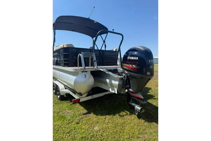 Slide: The Image of 2022 Veranda Vista View22RC TT pontoon boat with Yamaha VMAX 175 engine on trailer. - 6