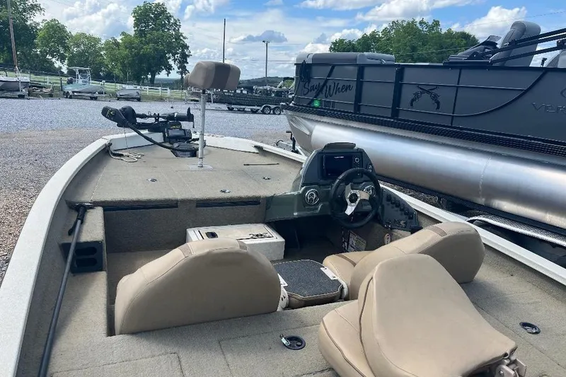 Slide: The Image of 2018 Xpress X17 Pro boat interior with steering console and seating. - 14