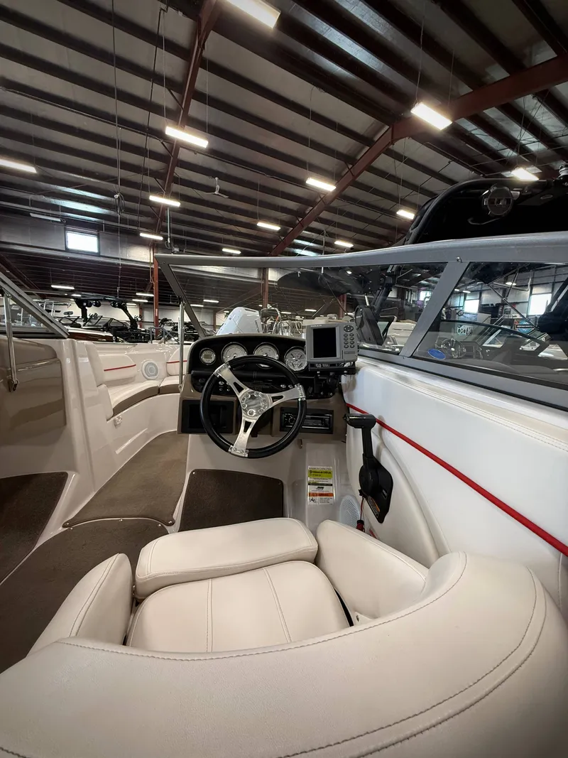 Slide: The Image of Interior view of a 2007 Four Winns 210 Horizon boat. - 10