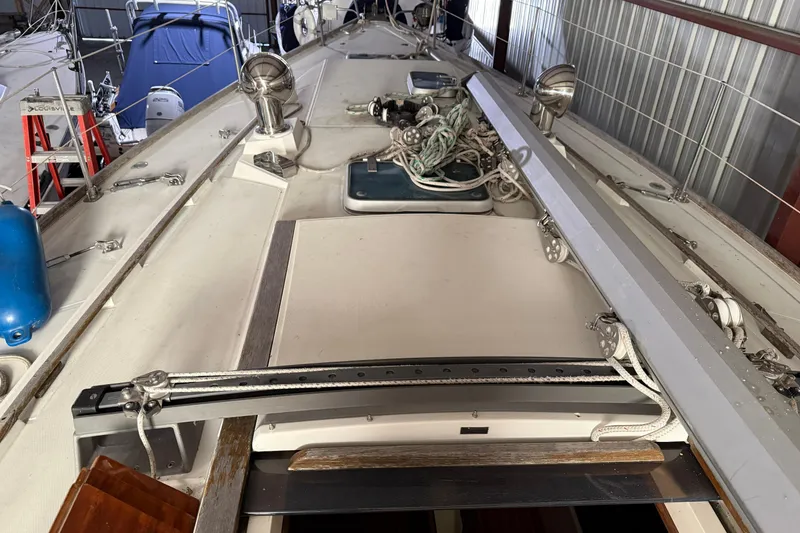 Slide: The Image of 1986 CAL 33 sailboat deck with ropes and equipment in a marina. - 15