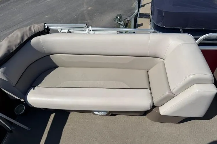 Slide: The Image of Beige seating on 2016 Princecraft Vectra 21 pontoon boat, outdoor setting. - 4