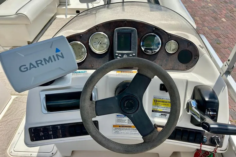 Slide: The Image of 2008 Hurricane FunDeck 226 RE boat dashboard with Garmin GPS and Yamaha controls. - 16