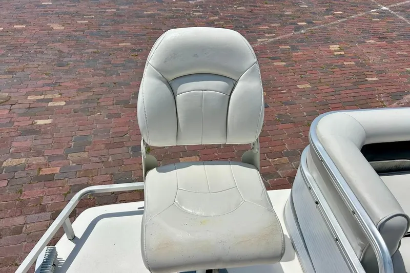 Slide: The Image of White boat seat on a 2008 Hurricane FunDeck 226 RE, brick pavement background. - 21