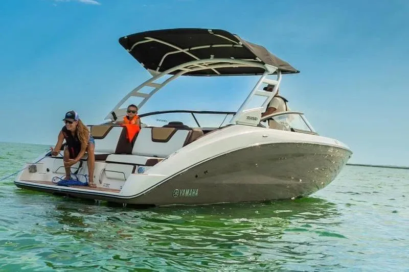 Slide: The Image of 2023 Yamaha Boats 252SE on water, featuring sleek design and spacious seating. - 10