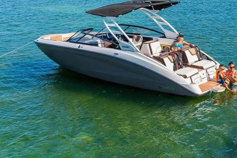 Slide: The Image of 2023 Yamaha Boats 252SE on clear water with passengers enjoying the sun. - 9