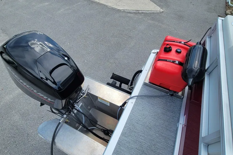 Slide: The Image of Outboard motor and fuel tank on 2026 Sun Tracker Bass Buggy 16 XL Select boat. - 12