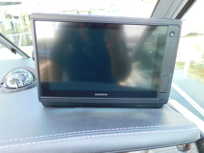 Slide: The Image of Garmin navigation system on 2019 Monterey SPORT YACHT 295. - 29