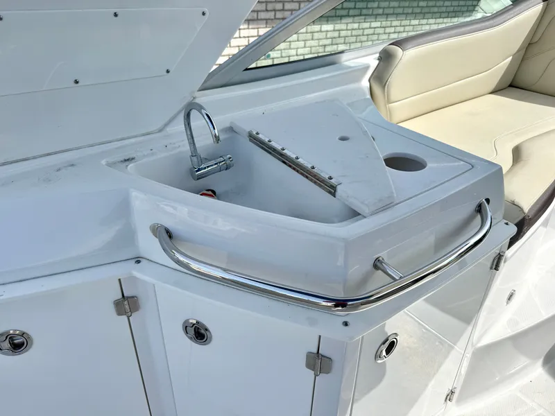 Slide: The Image of Monterey SPORT YACHT 295, 2019, featuring built-in sink and seating area. - 9