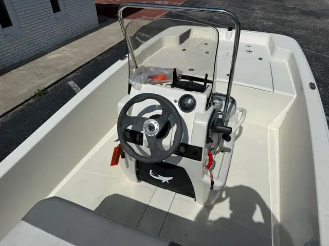 Slide: The Image of Interior view of a 2023 Mako Pro Skiff 15 CC boat. - 8