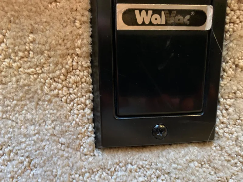 Slide: The Image of Wall vacuum outlet on carpeted surface in 2005 Formula 34 Performance Cruiser. - 37