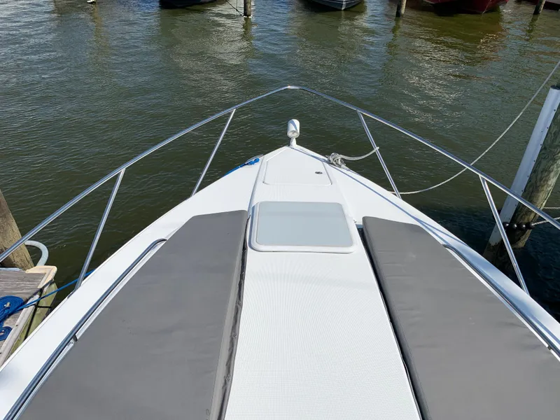 Slide: The Image of 2005 Formula 34 Performance Cruiser boat bow view at marina. - 41