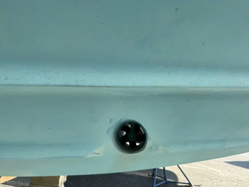 Slide: The Image of 2005 Formula 34 Performance Cruiser hull with visible propeller detail. - 48