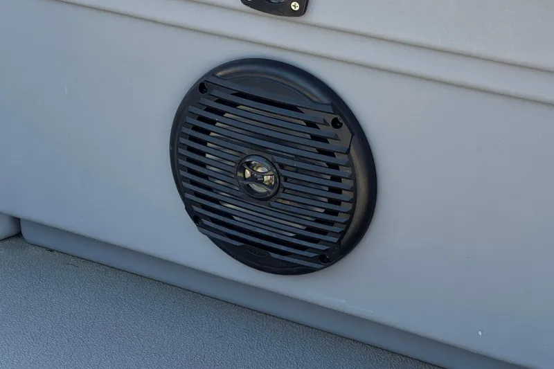 Slide: The Image of Speaker on 2018 Bentley Pontoons 180 CRUISE, mounted on a gray panel. - 21