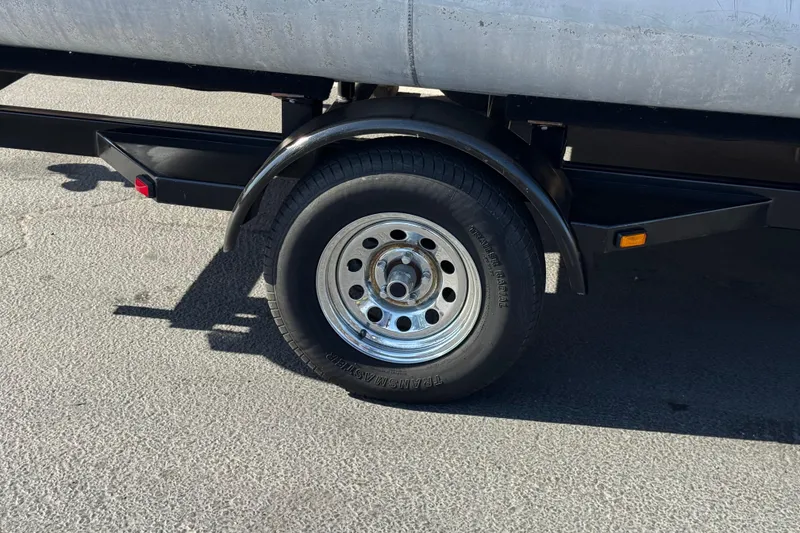 Slide: The Image of Trailer wheel of a 2018 Bentley Pontoons 180 CRUISE on pavement. - 22