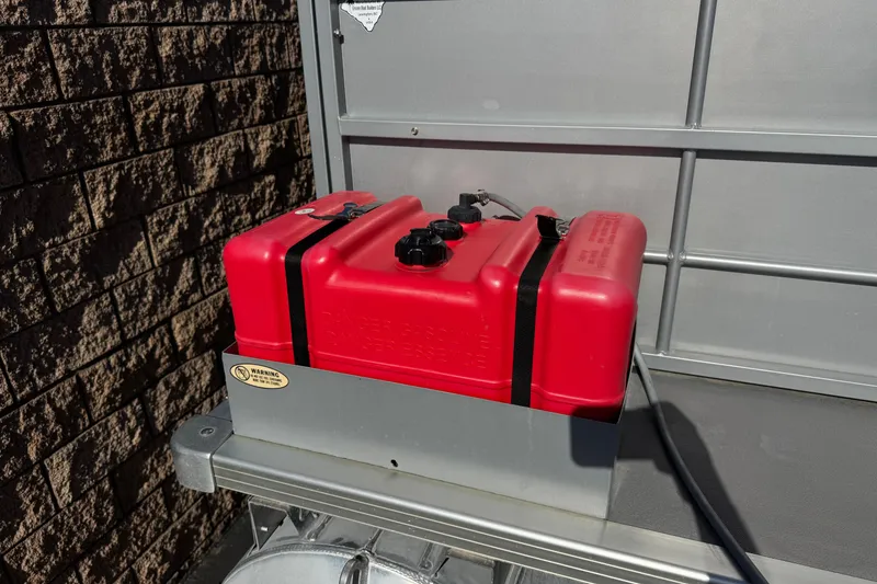 Slide: The Image of Red fuel tank on a 2018 Bentley Pontoons 180 CRUISE boat. - 9