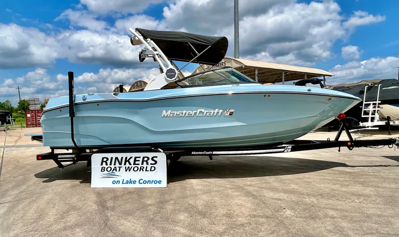 The Image of 2026 MasterCraft XT23 boat at Rinkers Boat World, Lake Conroe. - 1