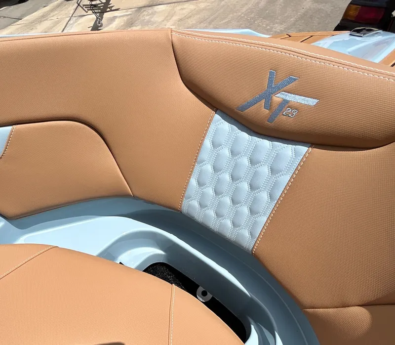 Slide: The Image of 2026 MasterCraft XT23 boat upholstery in beige and blue. - 19